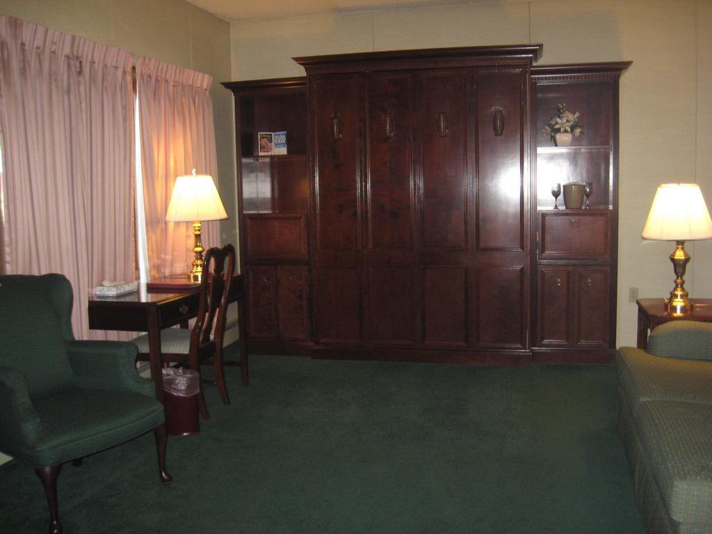 Lockport Inn And Suites Exterior photo